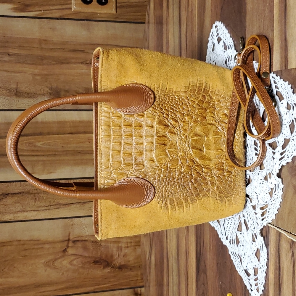 Italian Tan Crossbody Bag excellent quality and condition very clean and smart.